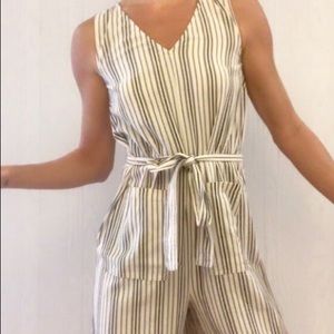 🦩NWT 🤎 Universal Thread wide leg Jumper